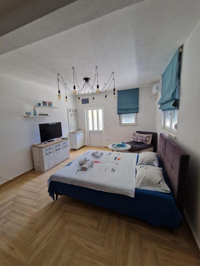 Studio Apartman Happy Home Tivat Exterior photo
